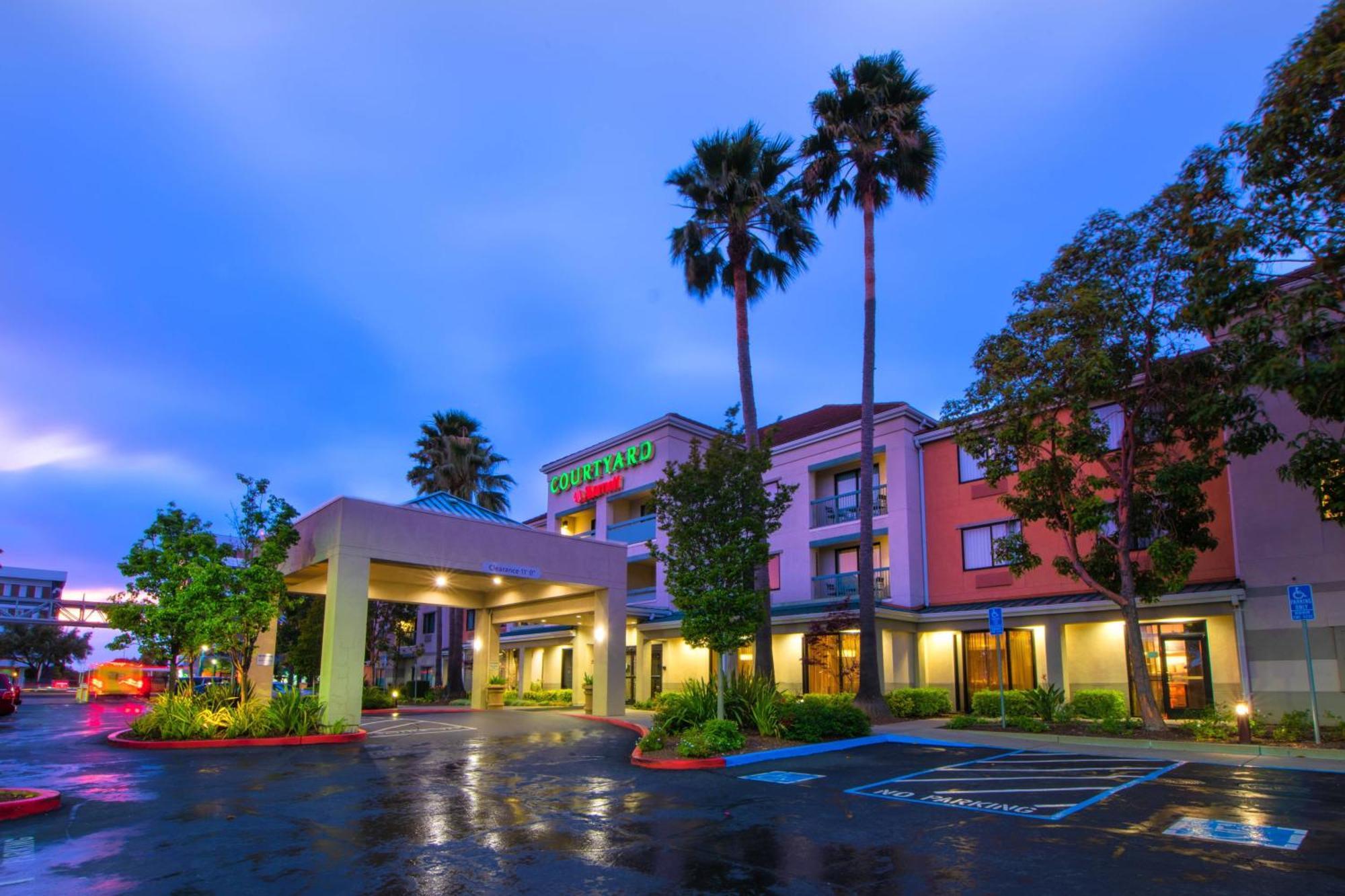 Courtyard By Marriott Oakland Airport Hotel Exterior foto