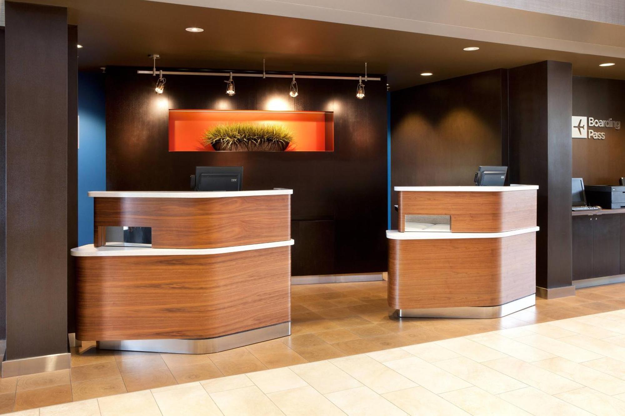 Courtyard By Marriott Oakland Airport Hotel Exterior foto