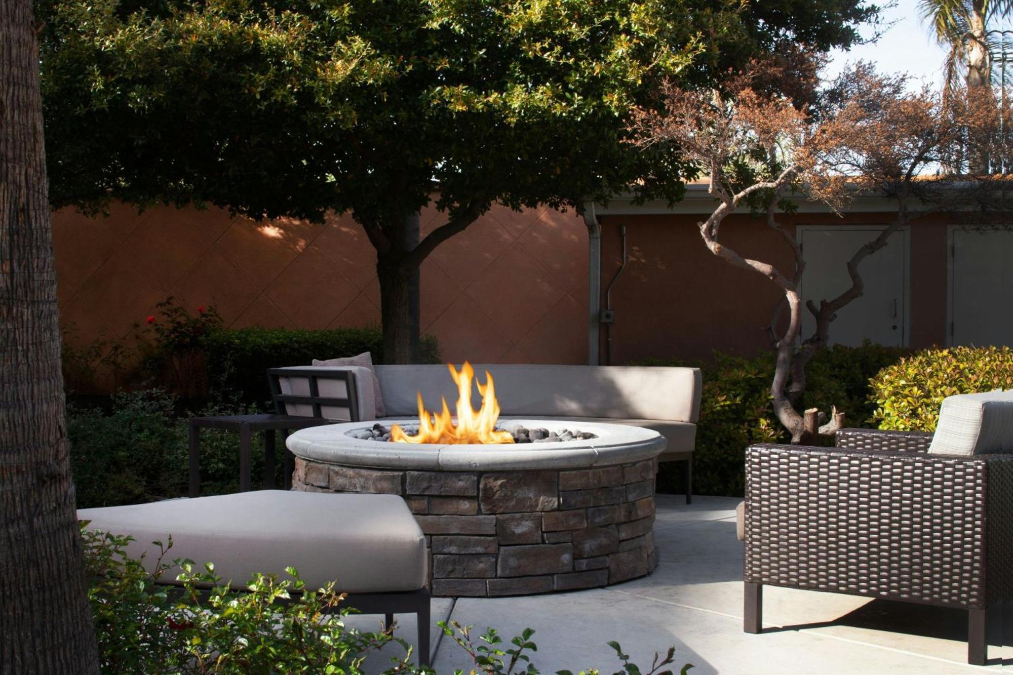 Courtyard By Marriott Oakland Airport Hotel Exterior foto